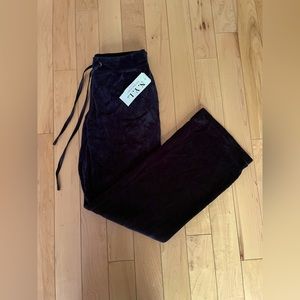 N.Y.L. New York Laundry Women’s Petite velour track pants